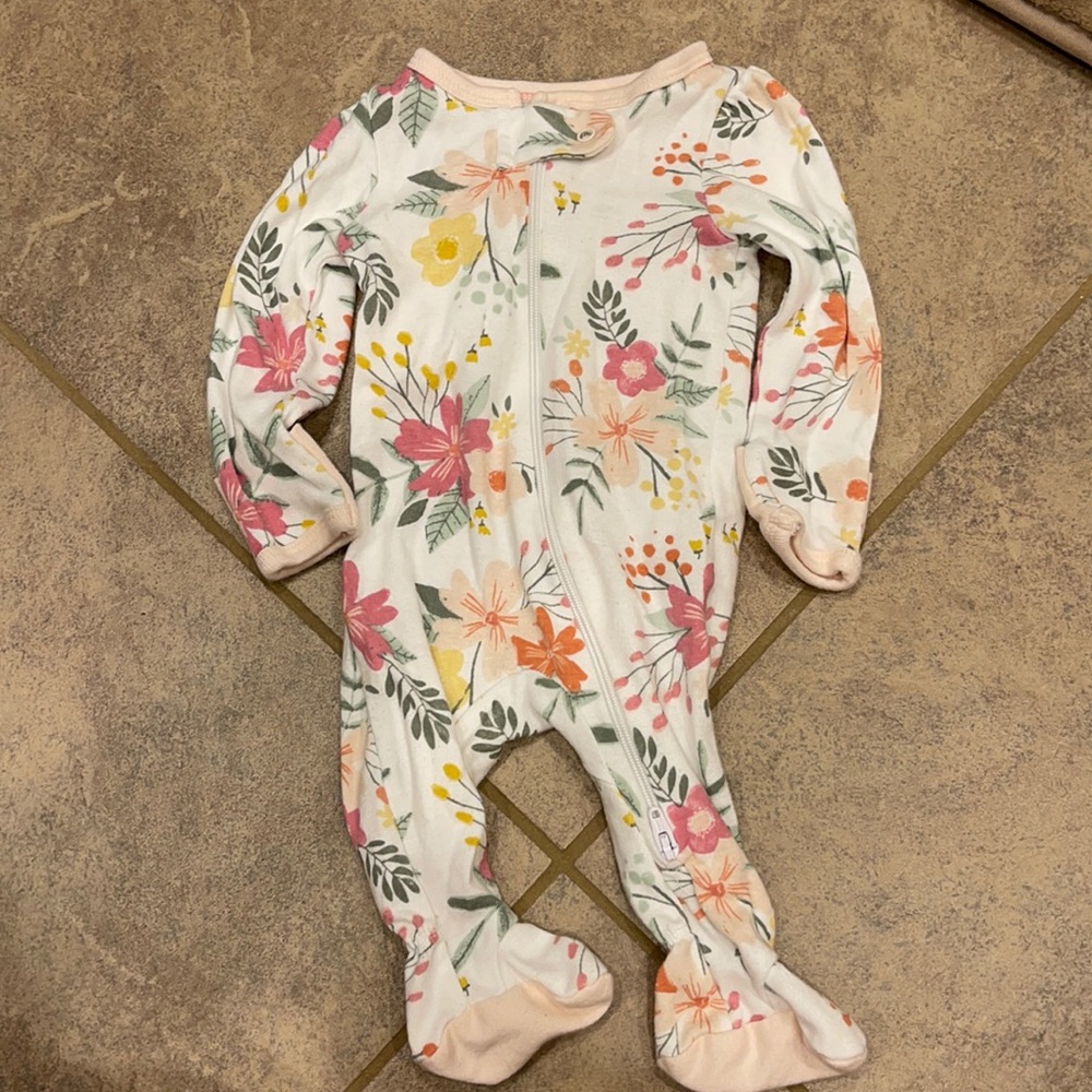 Infant sleeper by cloud island